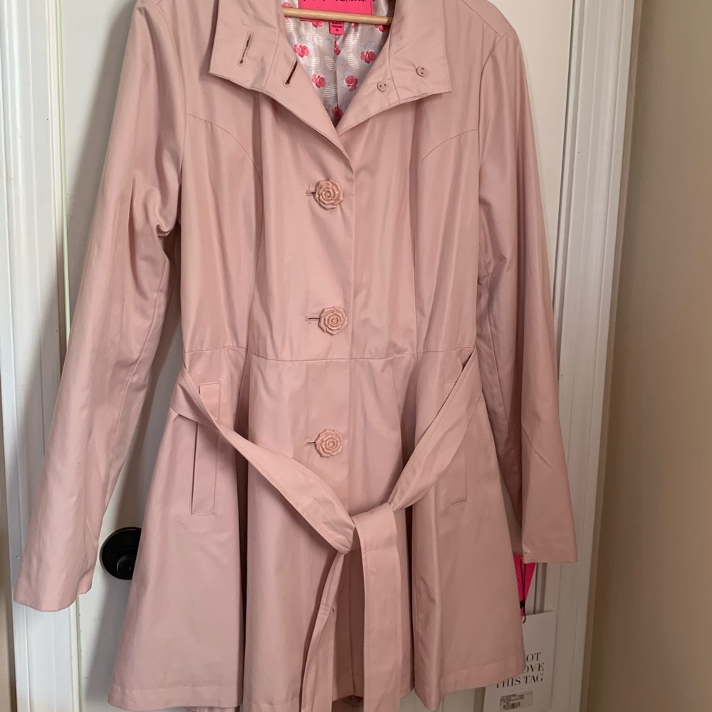 Betsy Johnson lightweight Pink Trench coat